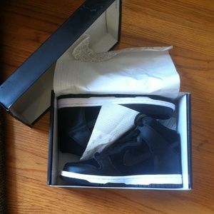 Final ⬇️!! Never Worn Nike Dunk Hightops s7