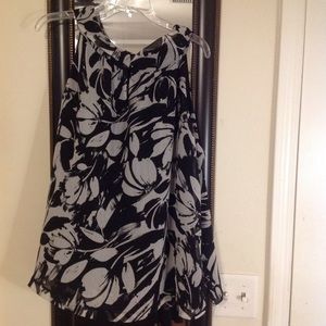SZ 2X BLACK AND WHITE LOOSE FIT TOP