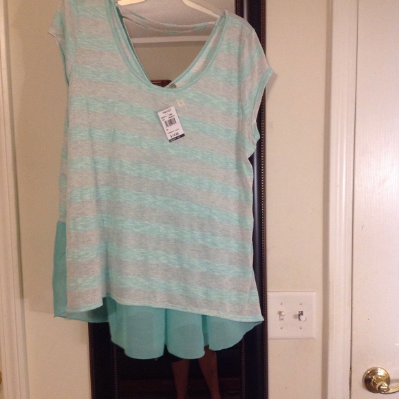 NWT SZ 2X TOP