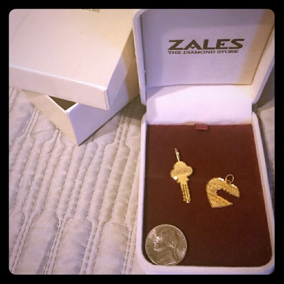 14KT Yellow Gold Lovers Pendant Set