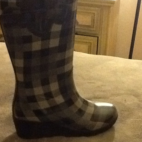 clarks rain boots