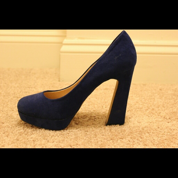 🌼ON SALE🌼 Royal Blue Pumps