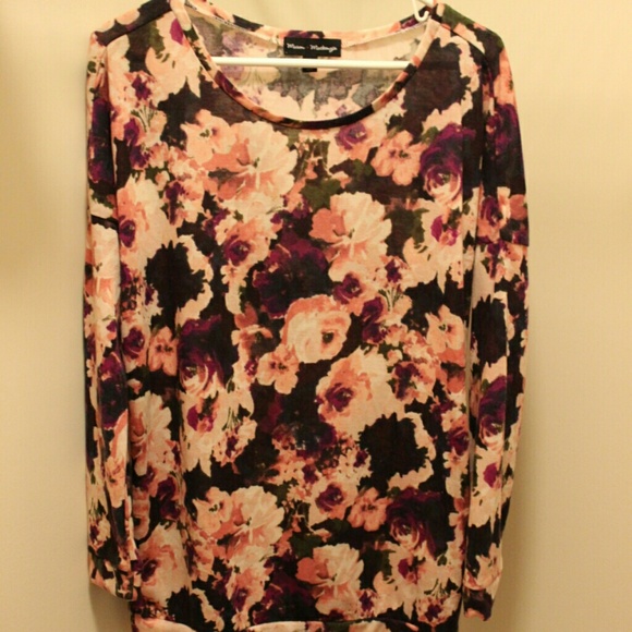 🌼ON SALE🌼 Long Floral Sweater