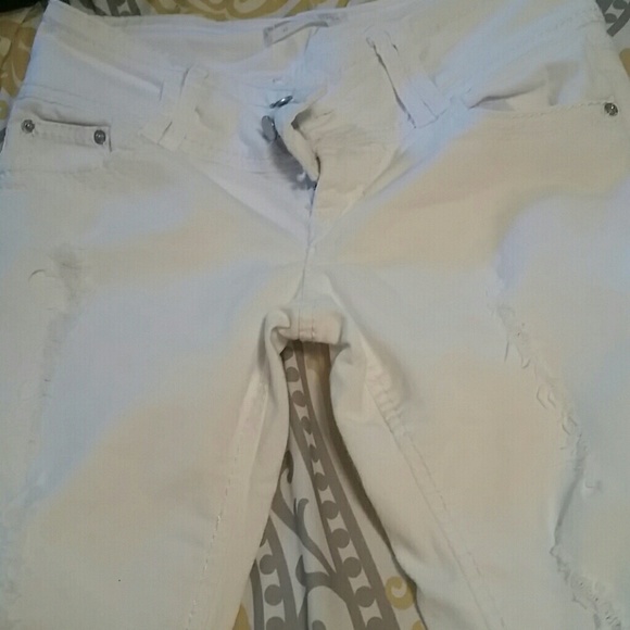 White jean capri - Picture 1 of 1