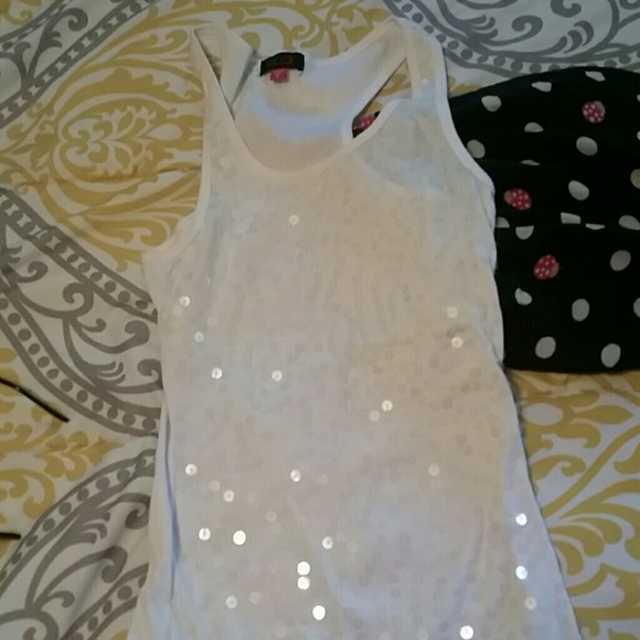 White tank top with sparkles all over it - Picture 1 of 1