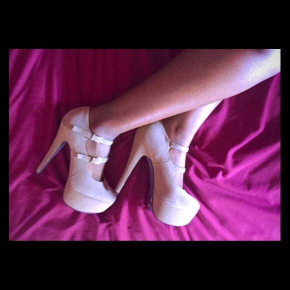 Irresistible Nude Heels!