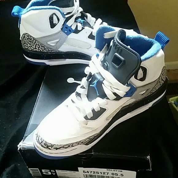 Air Jordan 1 Mid BG