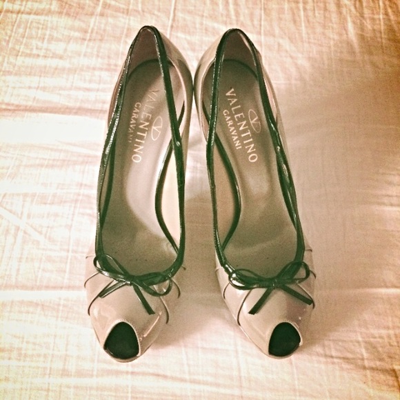 Authentic Valentino Bow 4.5" Pump, 8.5