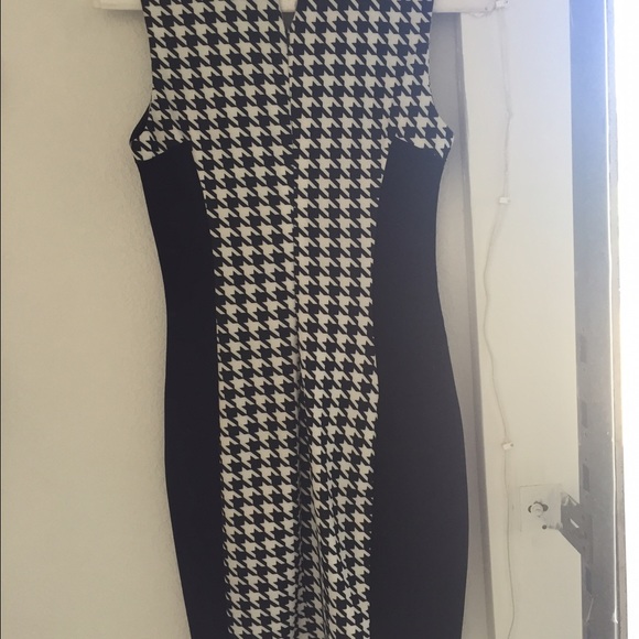 Black /white fitted dress perfect a night out! - Picture 2 of 2