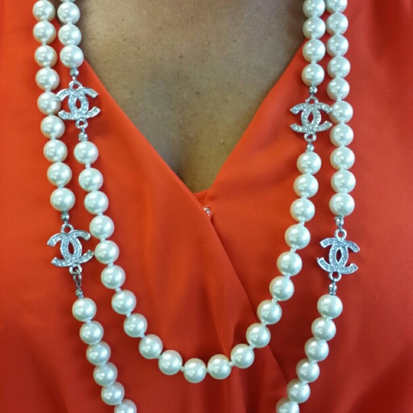 Lovely faux pearl strand necklace 10 mm