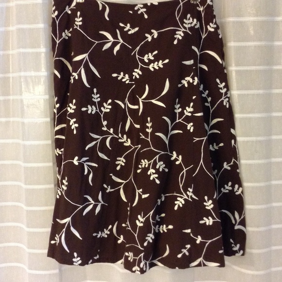 Jones New York Dresses & Skirts - Embroidered brown with cream skirt