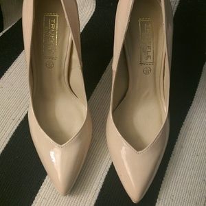 Nude Patent Heels / Pumps