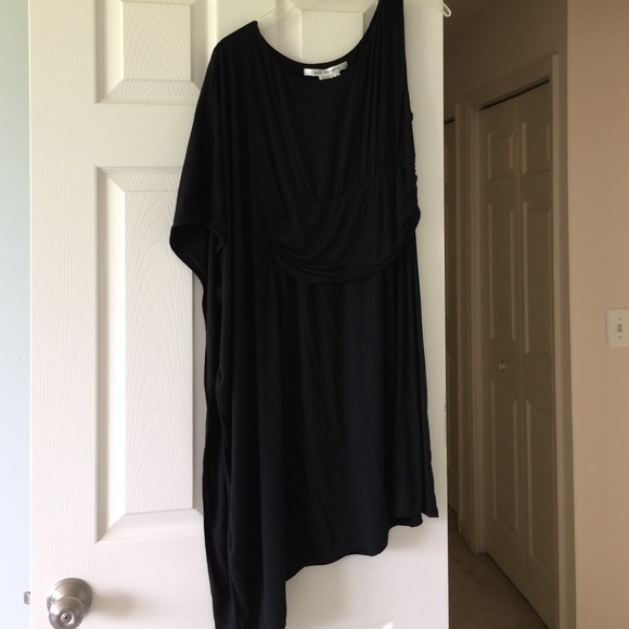 Asymmetrical black dress - Picture 1 of 1