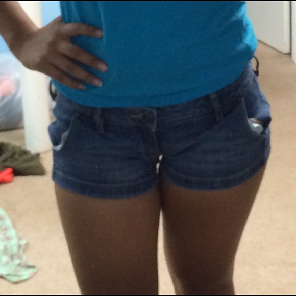 Shorts - Picture 3 of 4