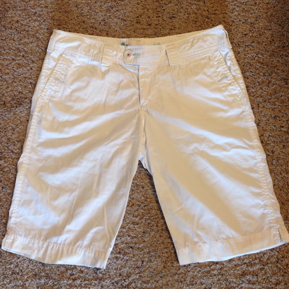 White Bermuda shorts-American eagle