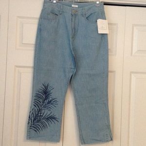 Liz Claiborne Capri size 8. NWT