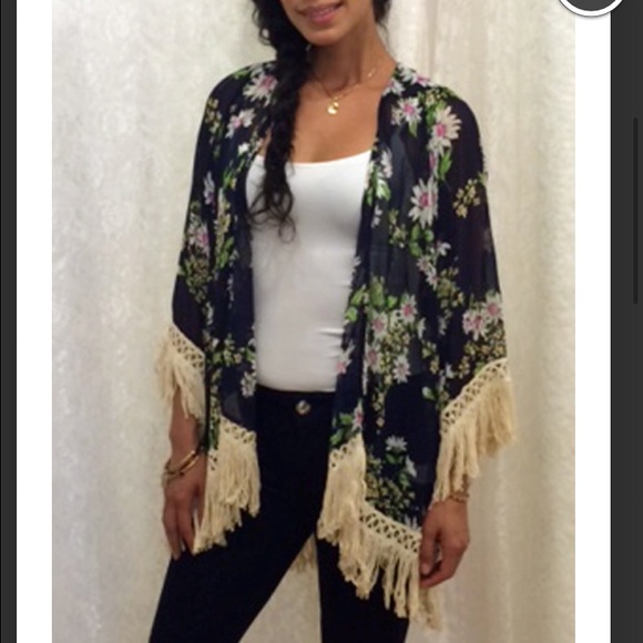 Floral/fringe kimono - Picture 2 of 3