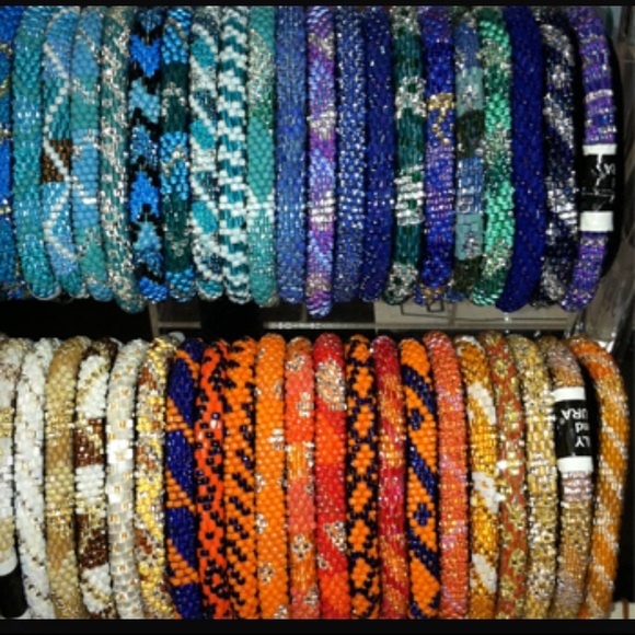 IN SEARCH OF CHEAP NEPAL BRACELETS!!!