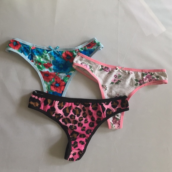 Bundle of three cotton panties