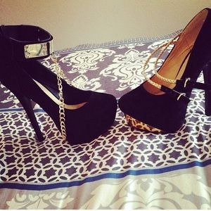 Black pumps with gold rope straps
