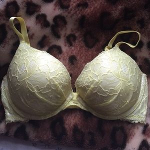 Victoria's Secret Push Up Bra *make offers!*