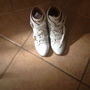 Michael Kors Skid Wedge in Vanilla