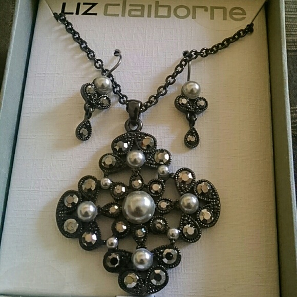 Necklace & earings - Picture 1 of 1