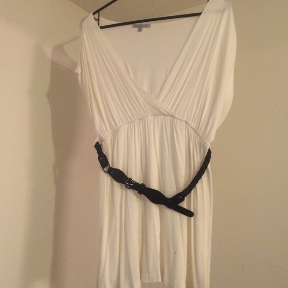 White v neck top with black braided belt - Picture 1 of 1