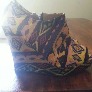 Tribal print wedges