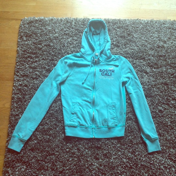 hollister zip up💙💙