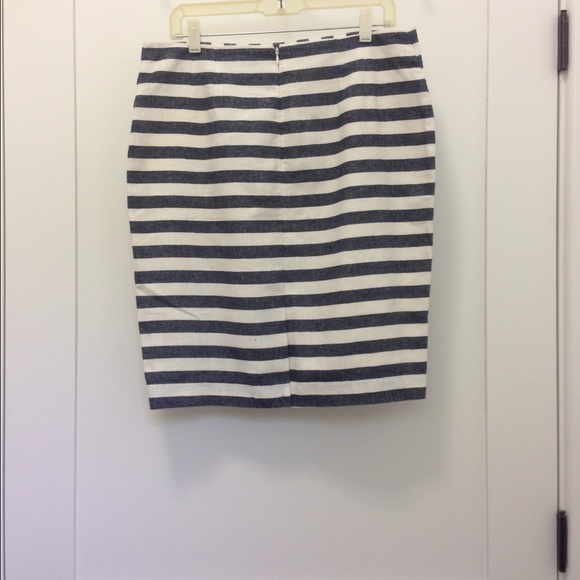 🌸Sold in Bundle🌸Ann Taylor Striped Skirt - Picture 4 of 4