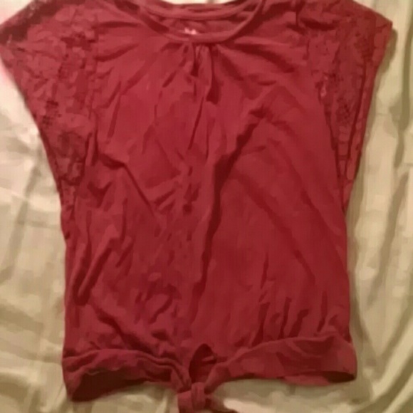 Crop lace sleeve tied bottom maroon shirt