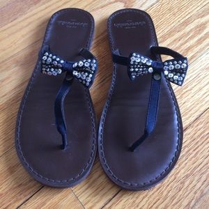 NWOT Abercrombie leather and navy sandals