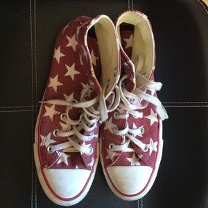 Maroon star converse