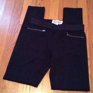 Black leggings w zippers