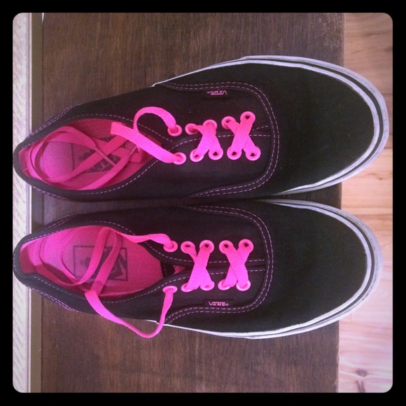 Black/Neon Pink Women's Vans