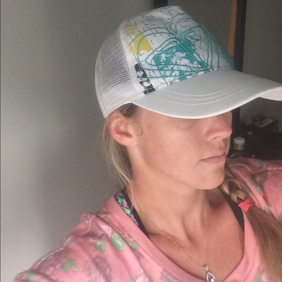 White Roxy Hat - Picture 3 of 3