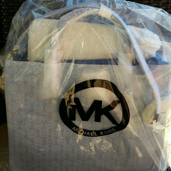 🎉SOLD🎉 Michael Kors Hamilton in Electric Blue