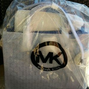 🎉SOLD🎉 Michael Kors Hamilton in Electric Blue