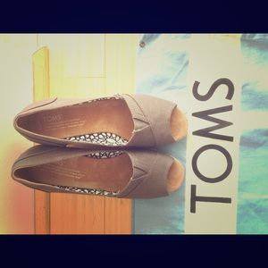 TOMS canvas wedges NEW