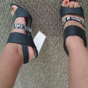 Cute Black and white sandals!