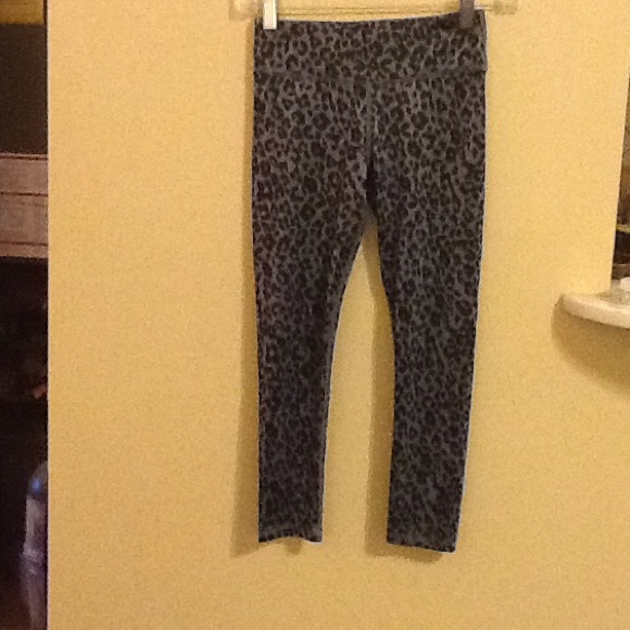 Crop yoga pants