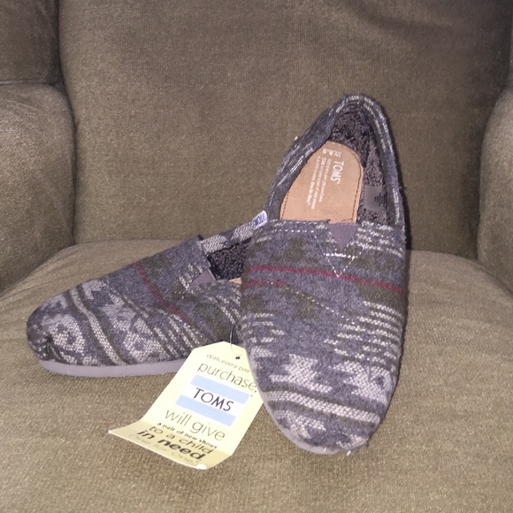 BRAND NEW TOMS
