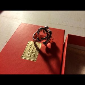 This is a James Avery key to my heart ring size 7.