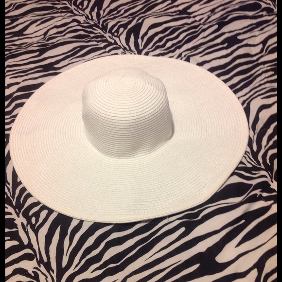 White floppy beach hat
