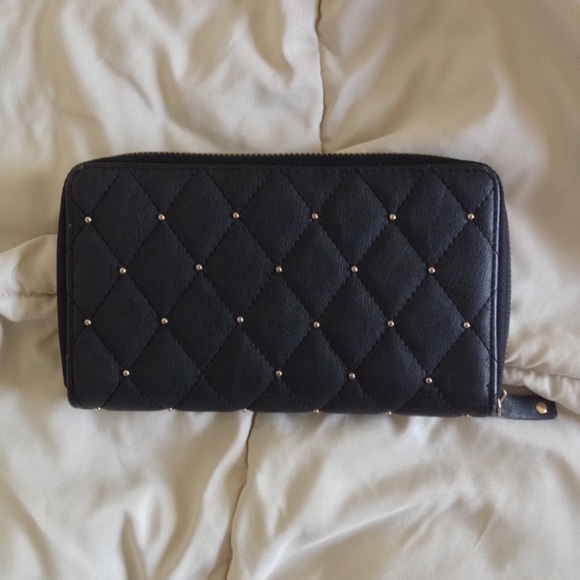 F21 Quilted Clutch - Picture 1 of 3