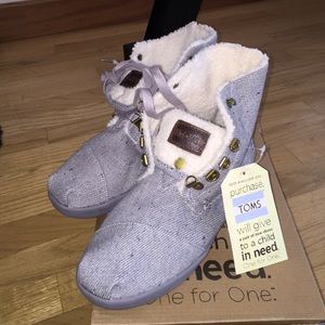 BRAND NEW Men's Botas. Never worn.