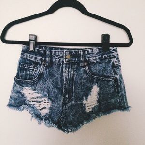 🔴Forever21 high waisted distressed cheeky* shorts