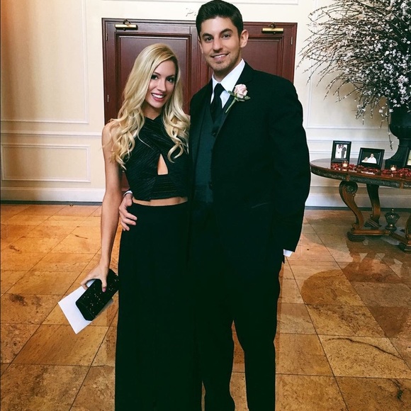 MEET YOUR SELLER 💋💁 - Picture 3 of 4