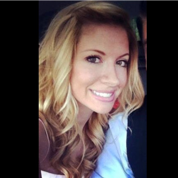 MEET YOUR SELLER 💋💁 - Picture 4 of 4